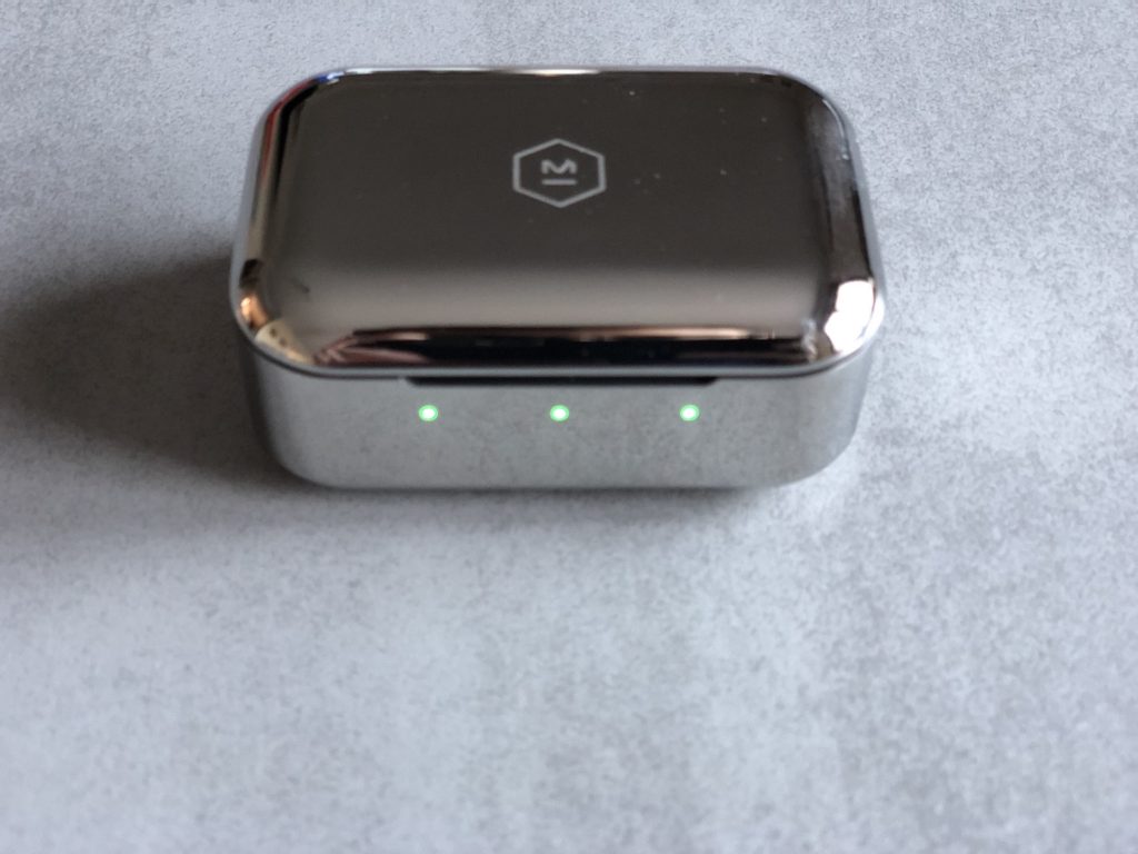 Boîtier de recharge avec les voyants lumineux des écouteurs sans-fil MW07