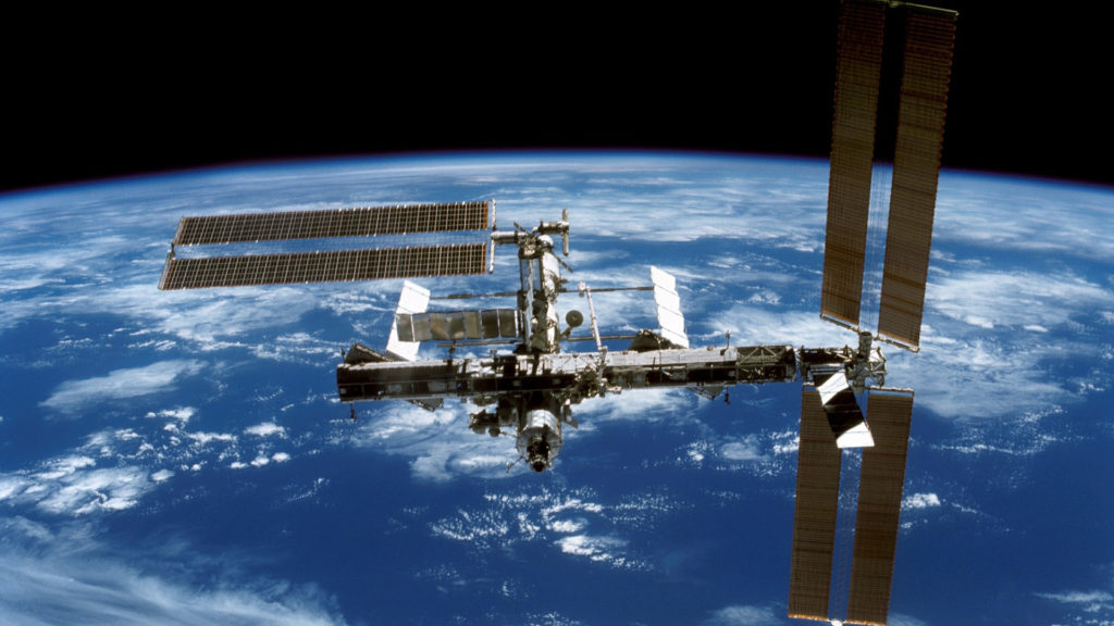 station spatiale internationale iss espace terre