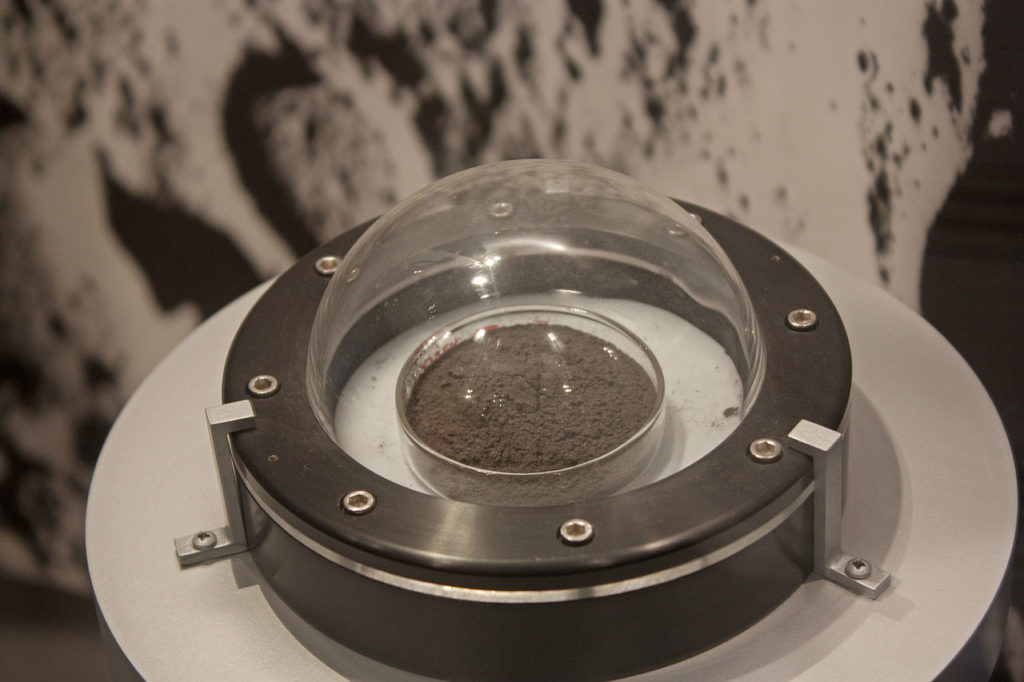 1280px-Lunar_Regolith_70050_from_Apollo_17_in_National_Museum_of_Natural_History