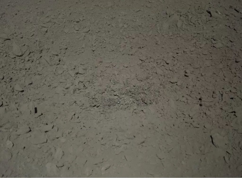 glass_on_the_moon_new_image_yutu-2