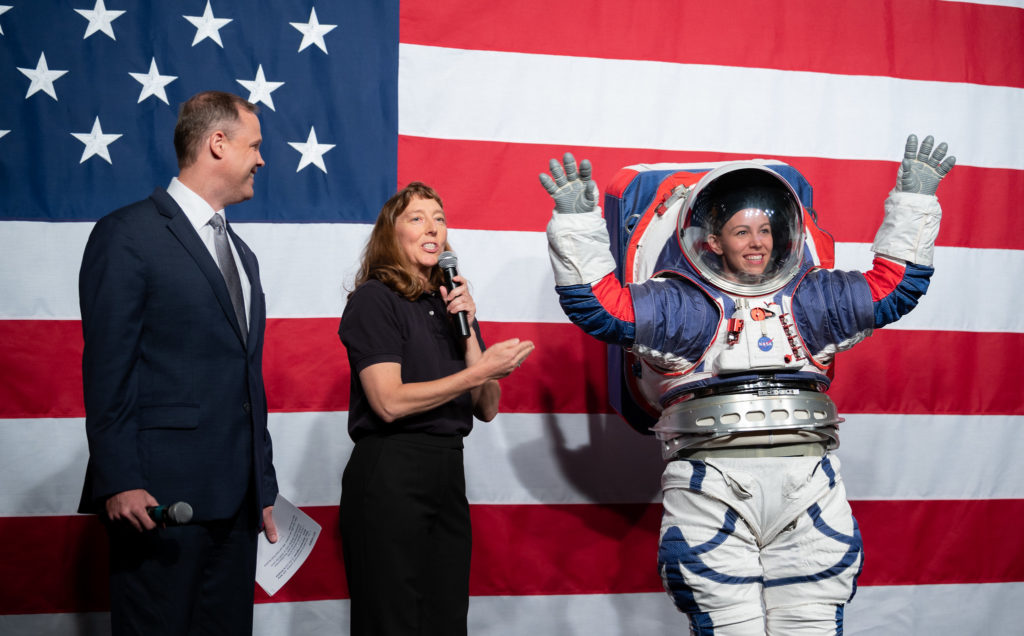 nasa-combinaison-spatiale-lune-artemis-femme2