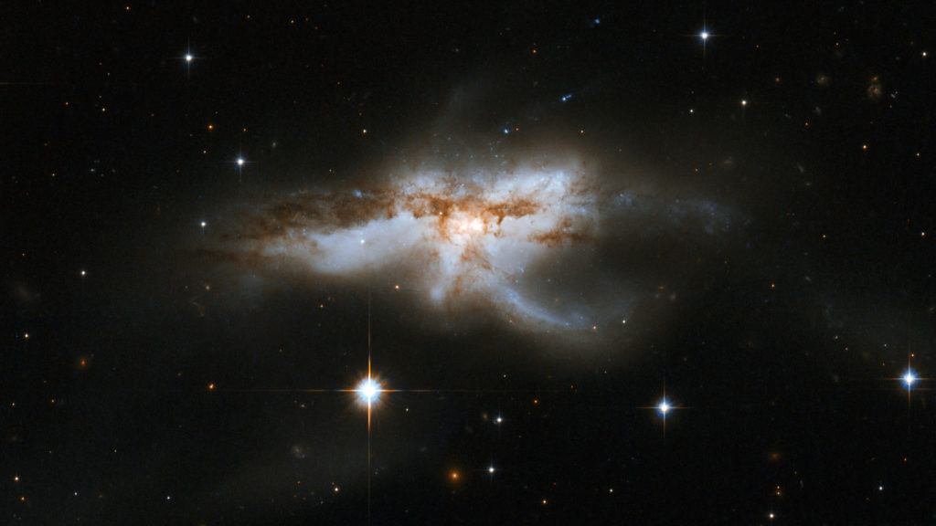 NGC 6240 galaxie hubble espace