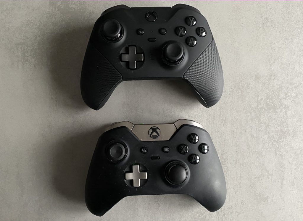 Manette Xbox Elite (en bas) versus manette Xbox Elite Series 2 (au-dessus)