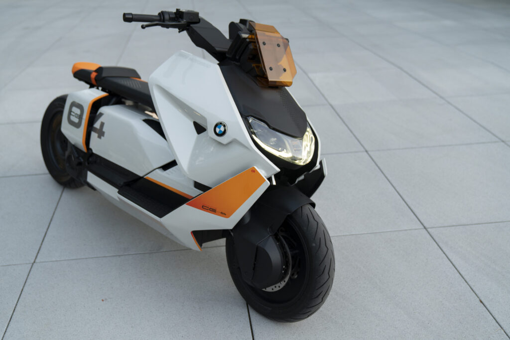 Le scooter BMW Motorrad Definition CE 04