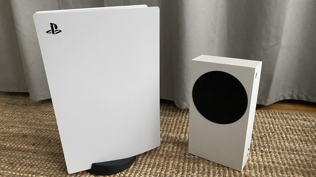 La plus grosse console next-gen (PS5) versus la plus petite (Xbox Series S)
