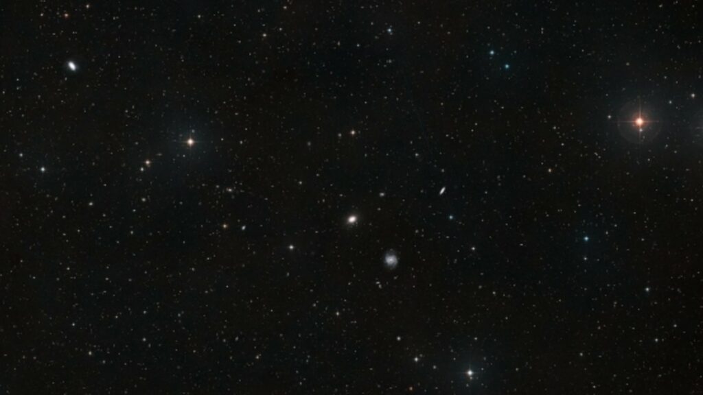hubble_NGC1052-DF4