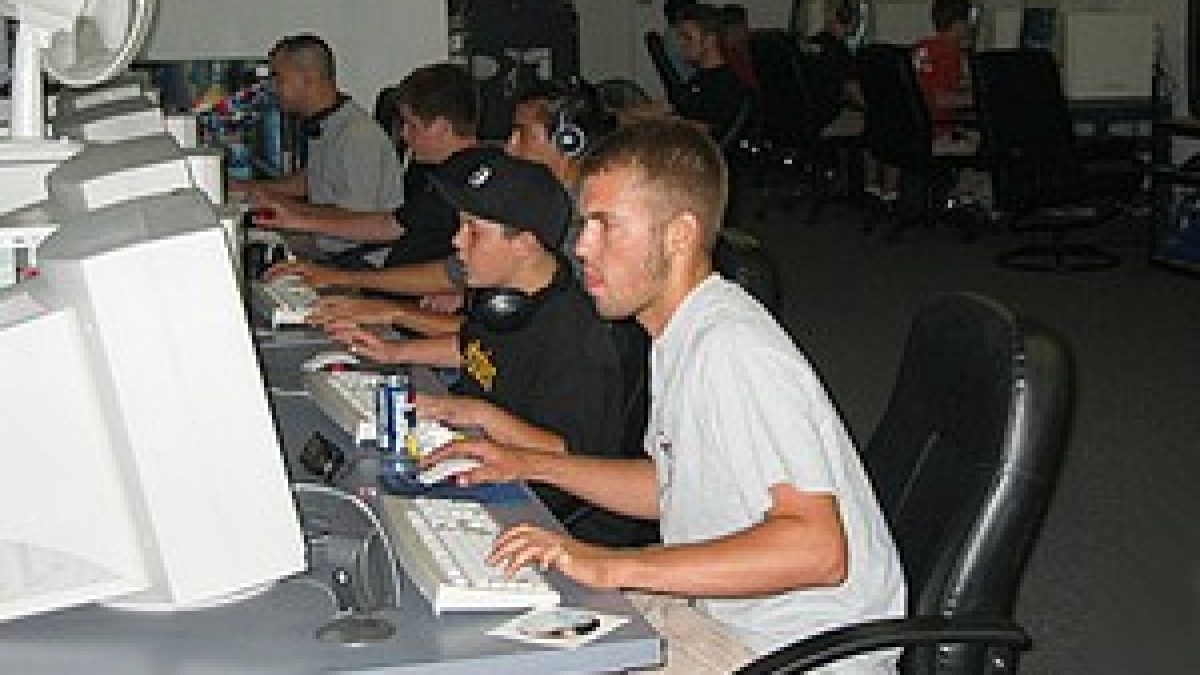 hardcore gamer.jpg