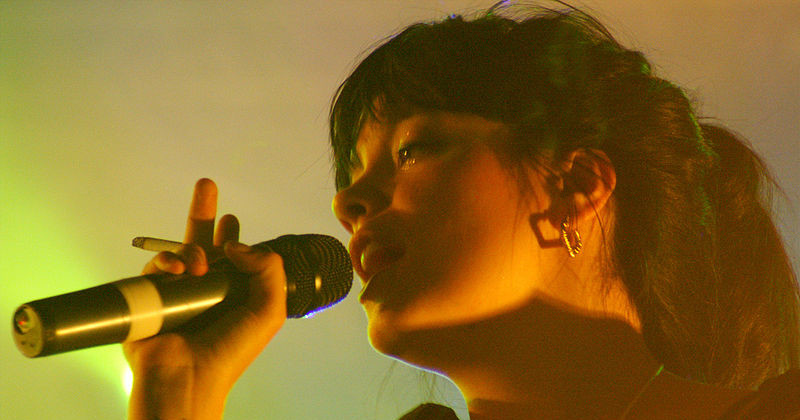 lily_allen_solidays.jpg