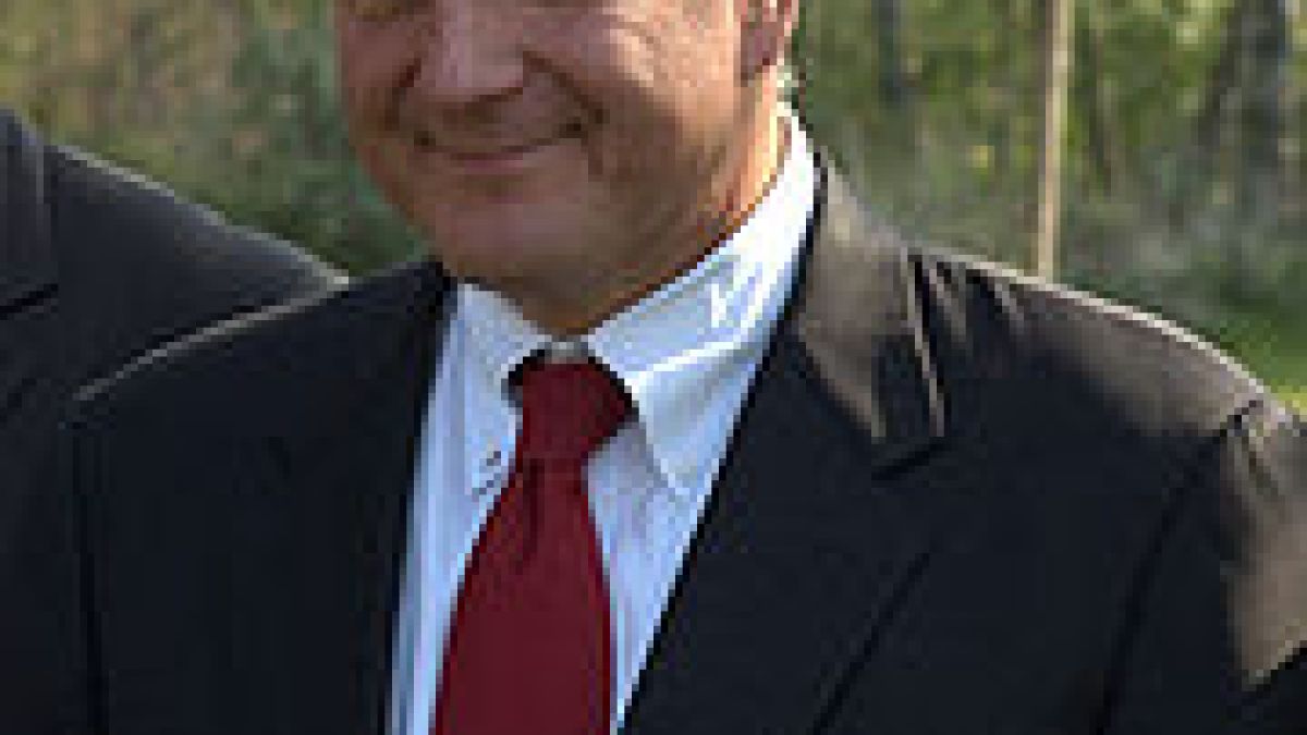 180px-steve_ballmer_2007_outdoors2.jpg
