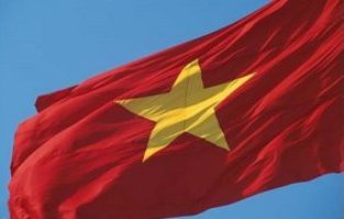 vietnam_flag_flowing.jpg
