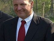 180px-steve_ballmer_2007_outdoors2.jpg