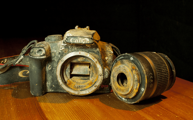 eos-1000d-corrosion.png