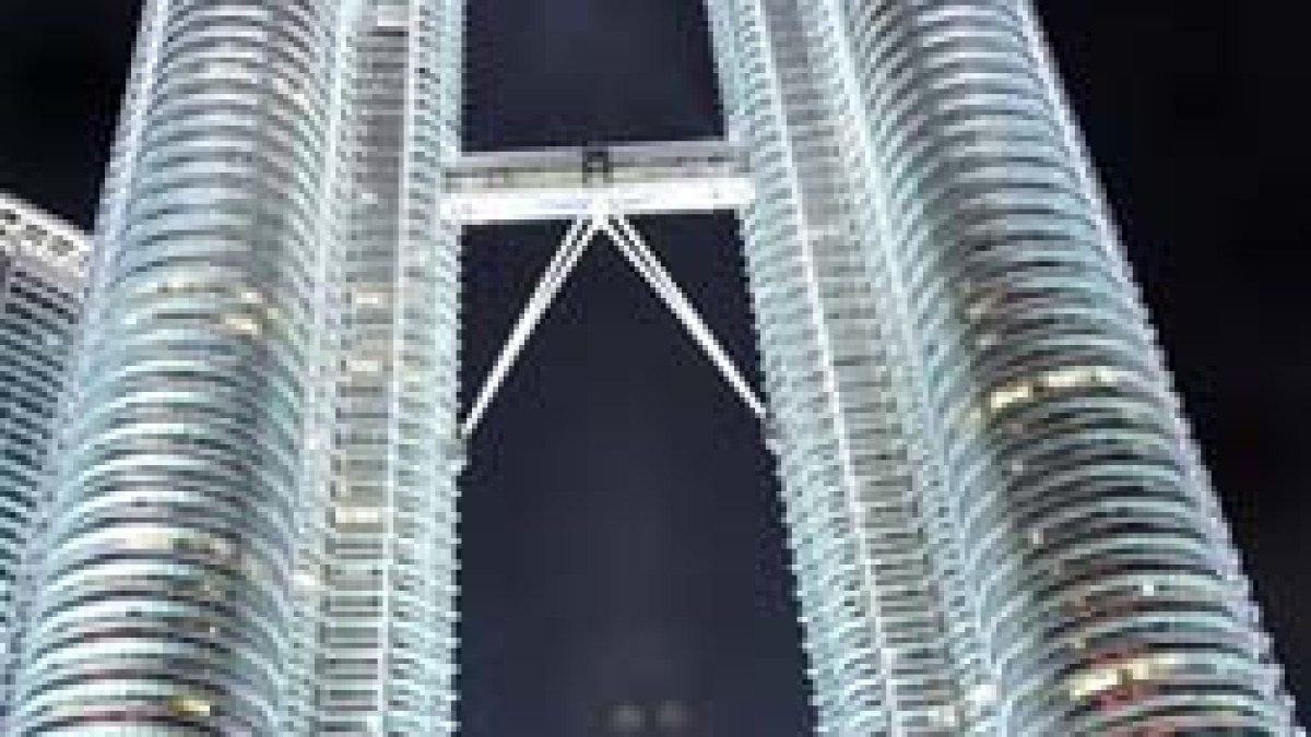 klpetronastowers.jpg