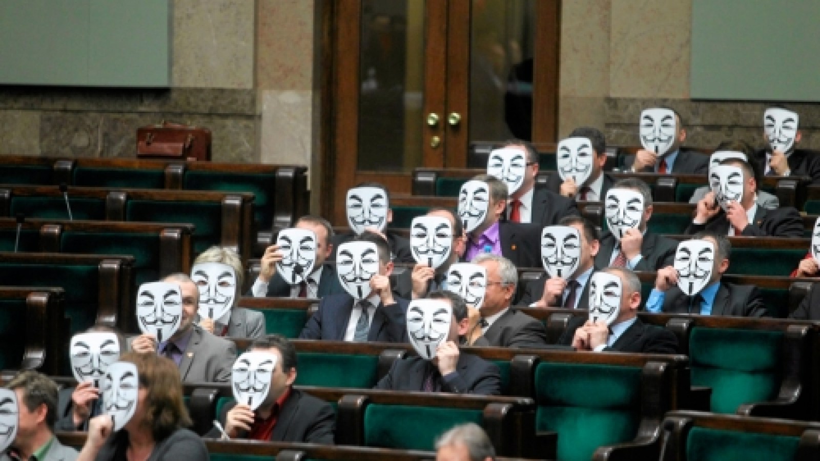 La pologne suspend le processus de ratification de l'acta