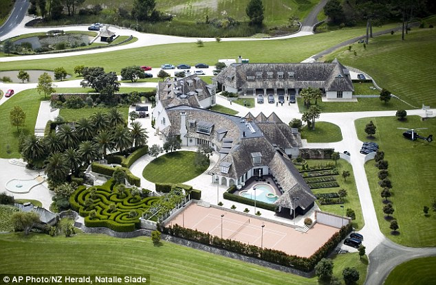 kim-dotcom-mansion-1.jpg