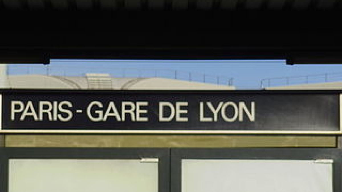 paris-gare_de_lyon_panneau_quai.jpg
