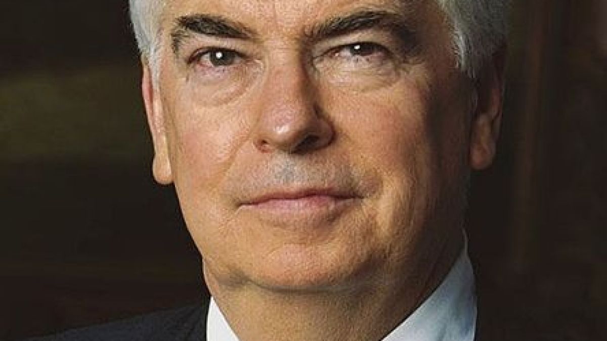 444px-Christopher_Dodd_official_portrait_2-cropped.jpg