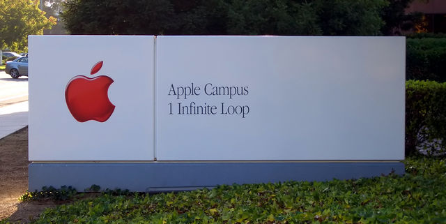 apple_headquarters_sign_byday.jpg