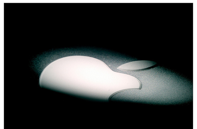 applelogosombre.jpg