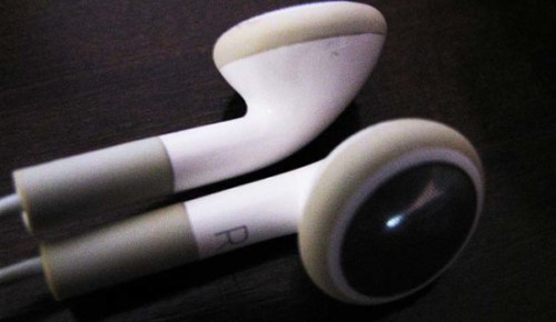 ipod_earphones.jpg
