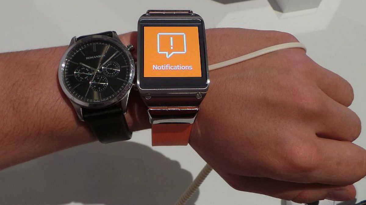 800px-samsung_galaxy_gear_comparison.jpg