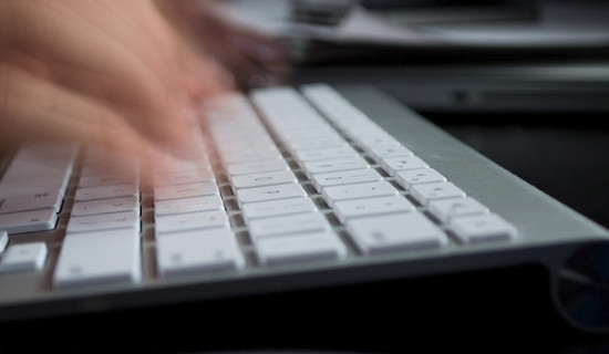 Les keyloggers permettent d'enregistrer et de transmettre en temps réel, ou par paquets, tout ce qui est saisi sur un clavier. Les keyloggers permettent d'enregistrer et de transmettre en temps réel, ou par paquets, tout ce qui est saisi sur un clavier.