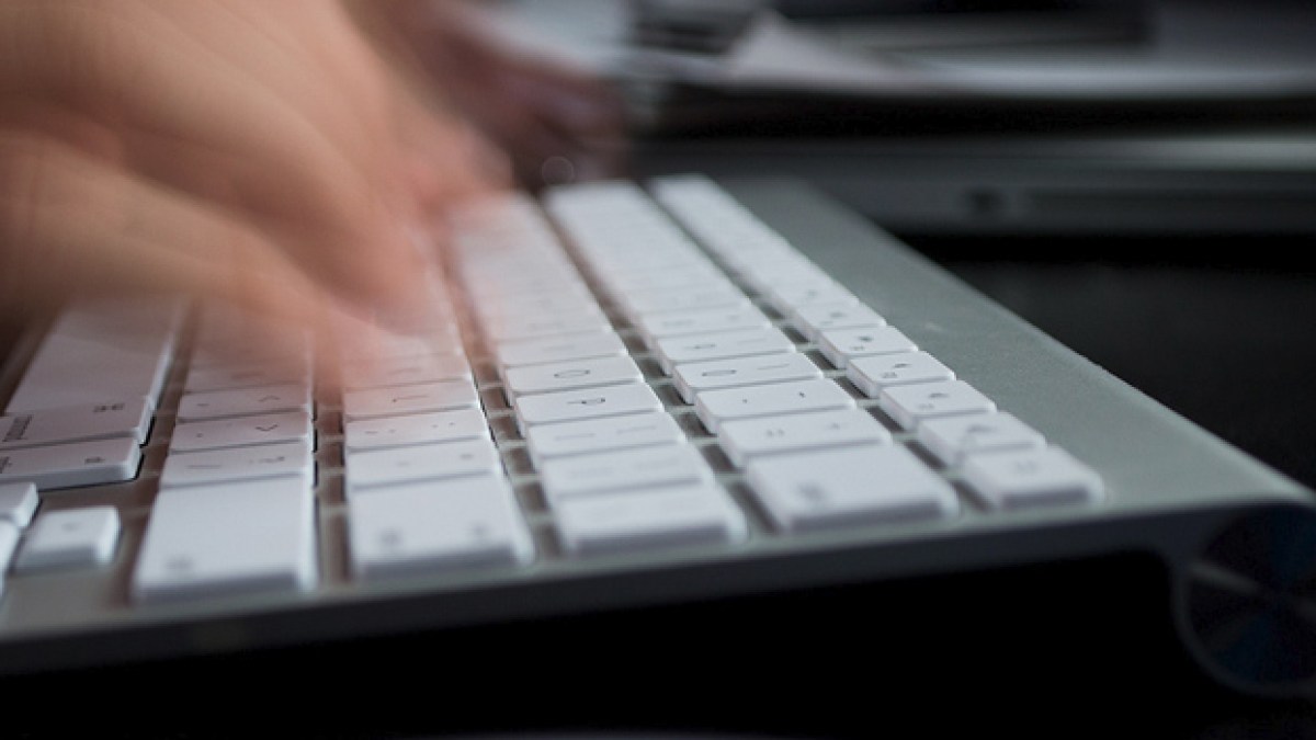 Les keyloggers permettent d'enregistrer et de transmettre en temps réel, ou par paquets, tout ce qui est saisi sur un clavier.