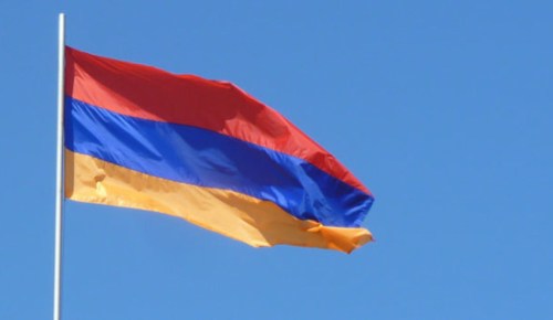 flag_of_armenia_in_yerevan.jpg