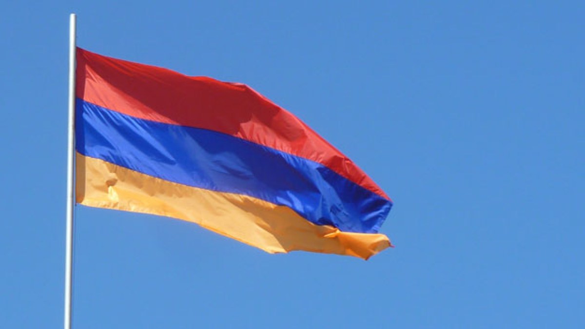 flag_of_armenia_in_yerevan.jpg