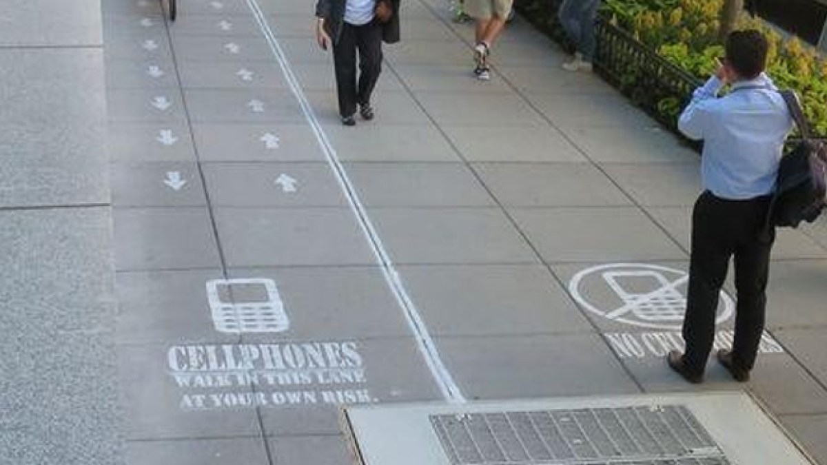 cellphones-lane.jpg