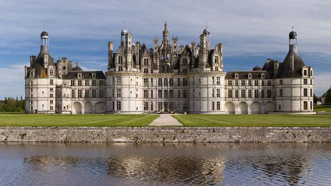 chambord_castle_northwest_facade.jpg