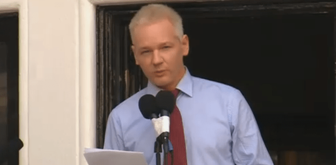 assange-balcon.png