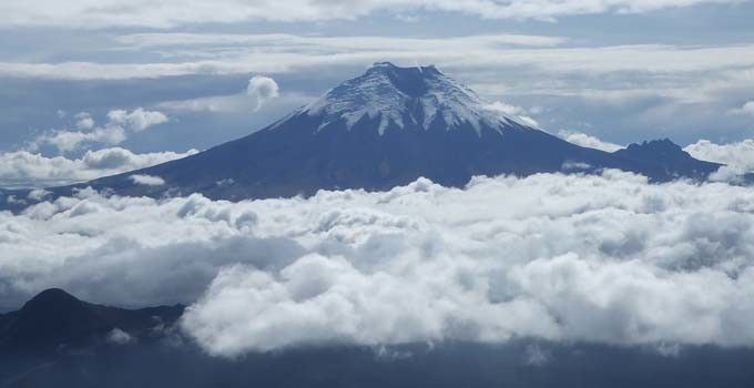 Cotopaxi from illiniza Cotopaxi from illiniza