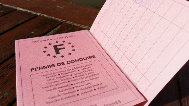 Le permis de conduire rose peut être échangé gratuitement par le modèle format carte bancaire
