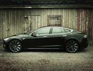 2013_Tesla-Model-S-P85-black