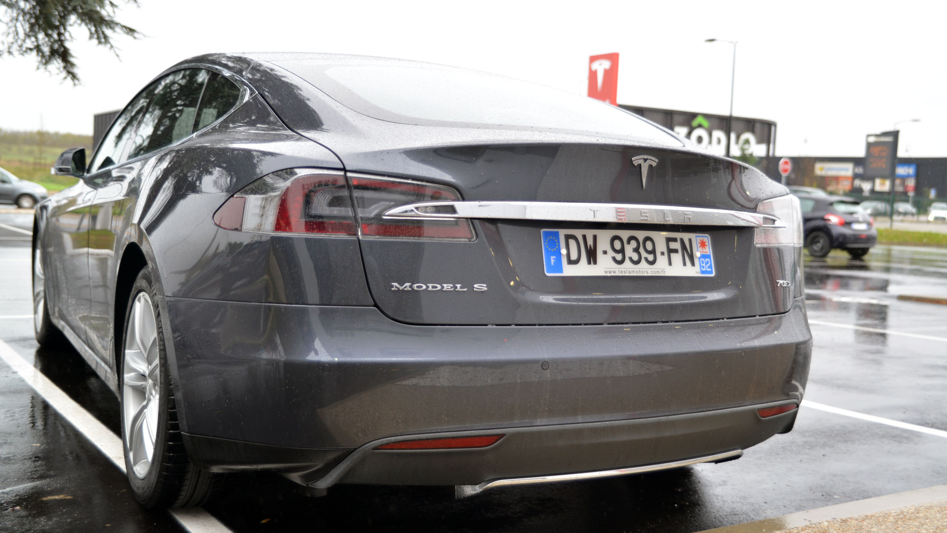 tesla-model-s-back tesla-model-s-back