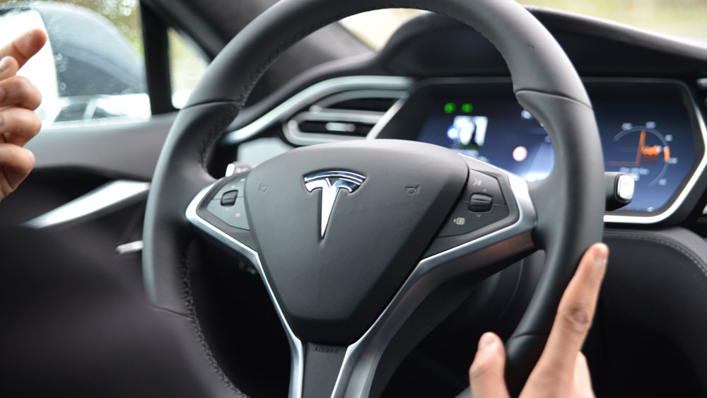 tesla-volant-1 tesla-volant-1