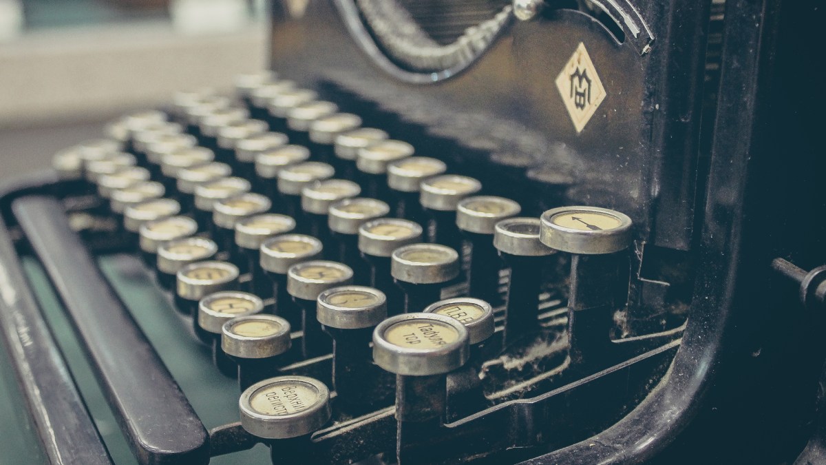 vintage-technology-keyboard-old