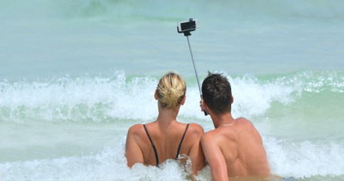 selfie-couple-plage
