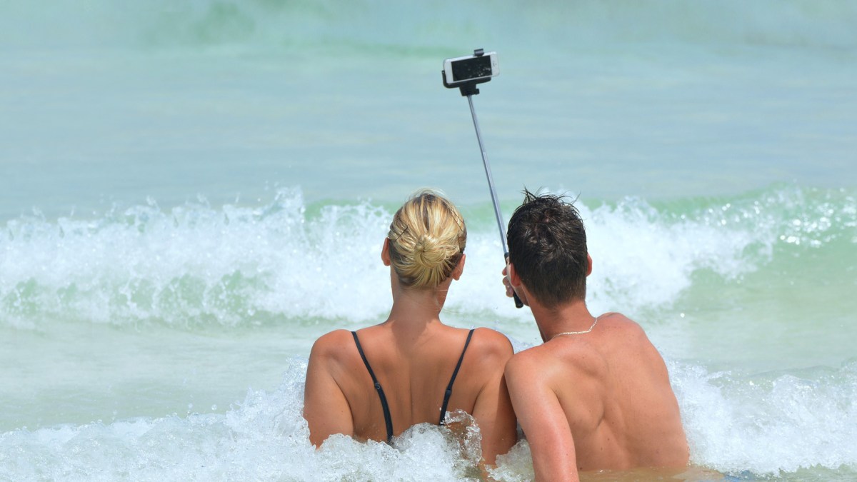 selfie-couple-plage