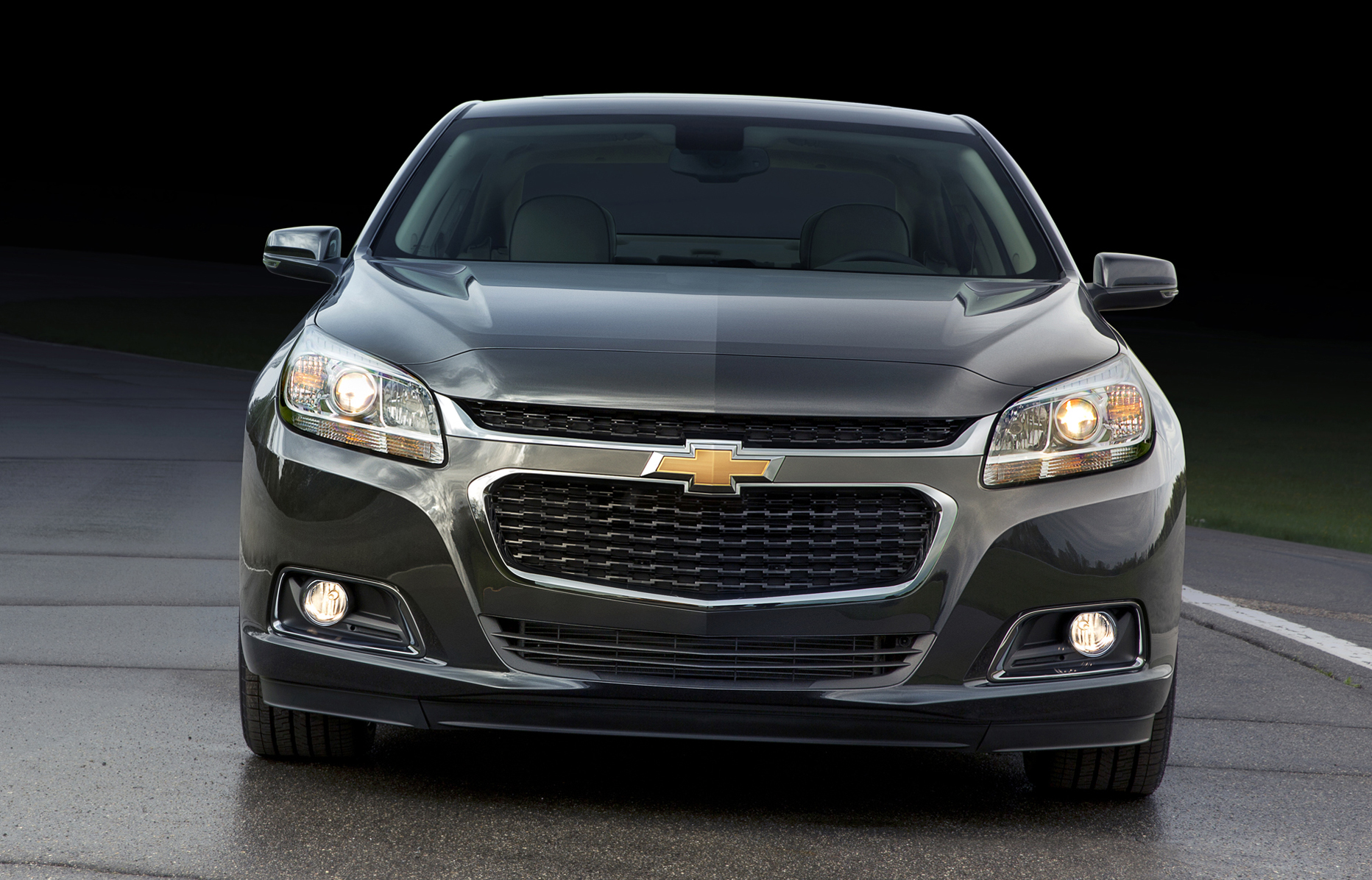 The 2014 Malibu’s front fascia features a new, more prominent lower grille and the hood extends down and over the leading edge of a narrower upper grille. The grille openings are wider and accented with chrome.