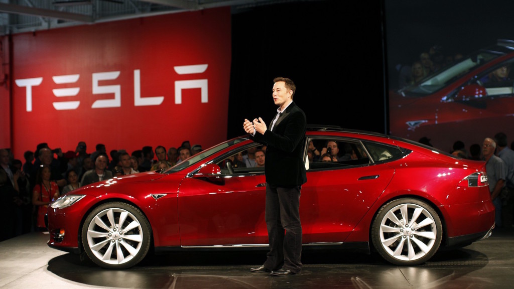 Elon Musk présentant la Model S // Source : capture vidéo Tesla