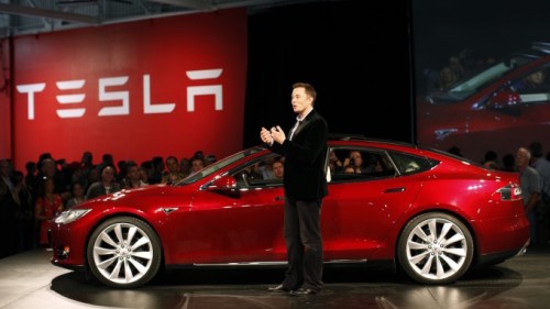 Elon Musk présentant la Model S // Source : capture vidéo Tesla