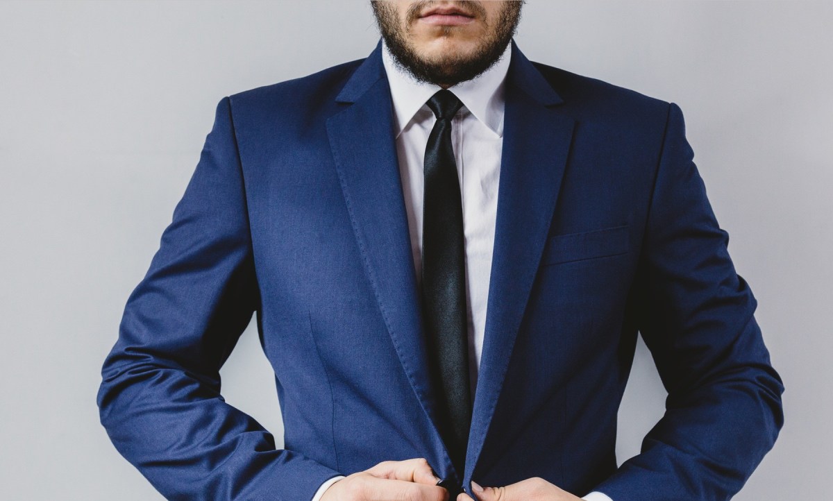 suit-portrait-preparation-wedding