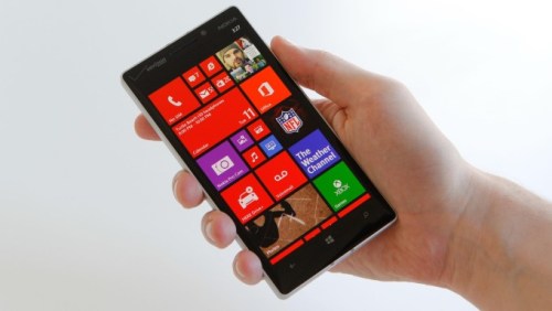 L'interface de Windows Phone était assez unique, avec beaucoup d'avance sur les widgets d'iOS et Android. // Source : Numerama