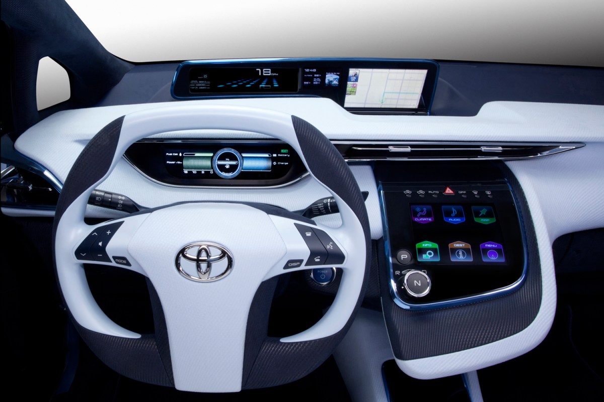 2015-Toyota-FCV-R-Concept-interior-steering-wheel-and-dash