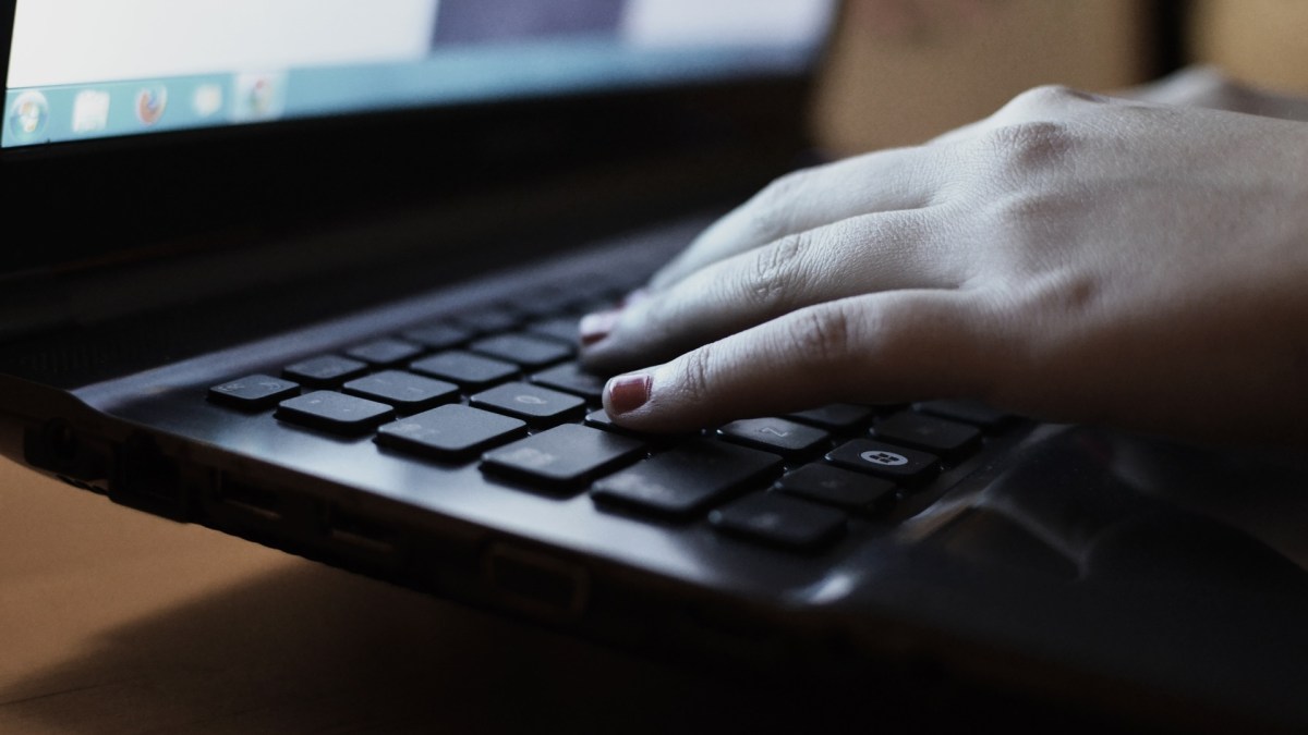 hand-laptop-notebook-typing