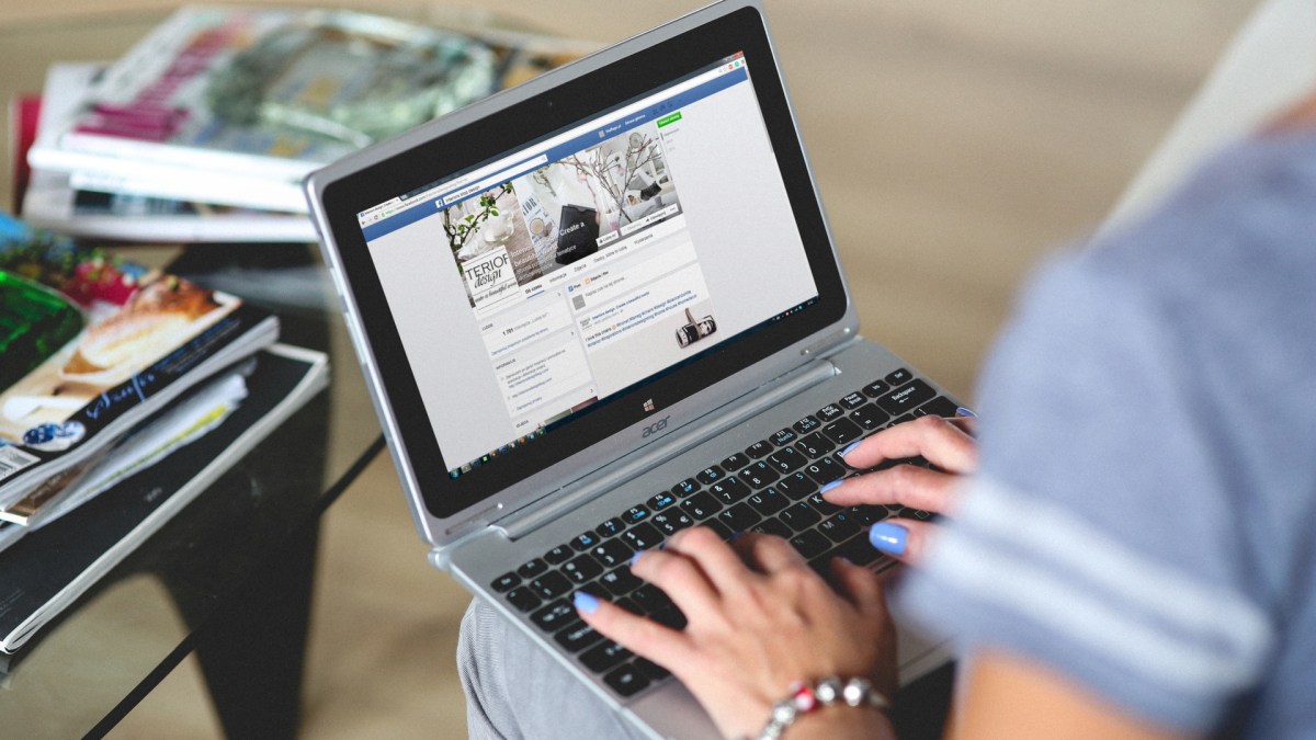 hands-woman-laptop-notebook