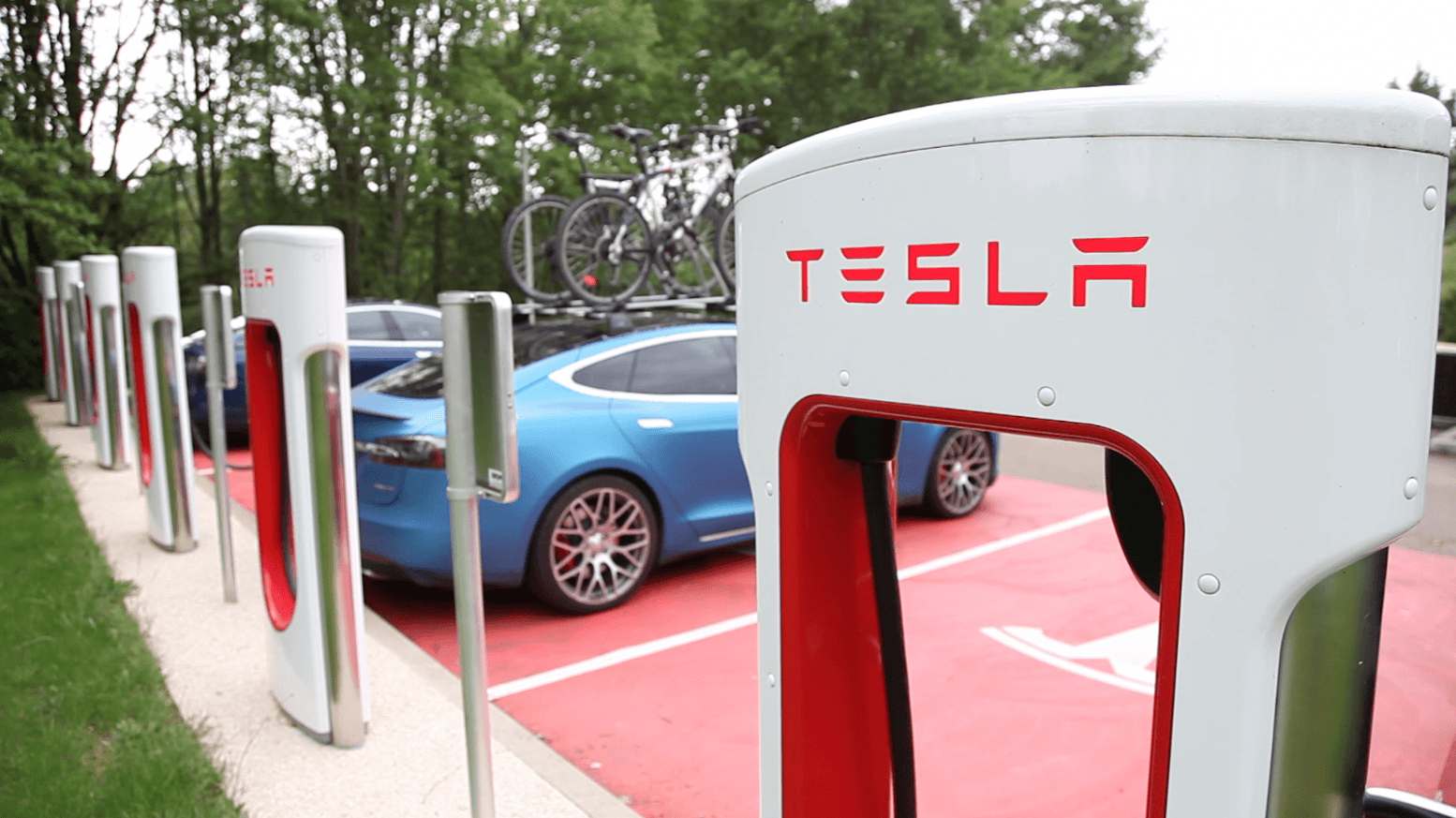 Tesla Supercharger // Source : Tesla