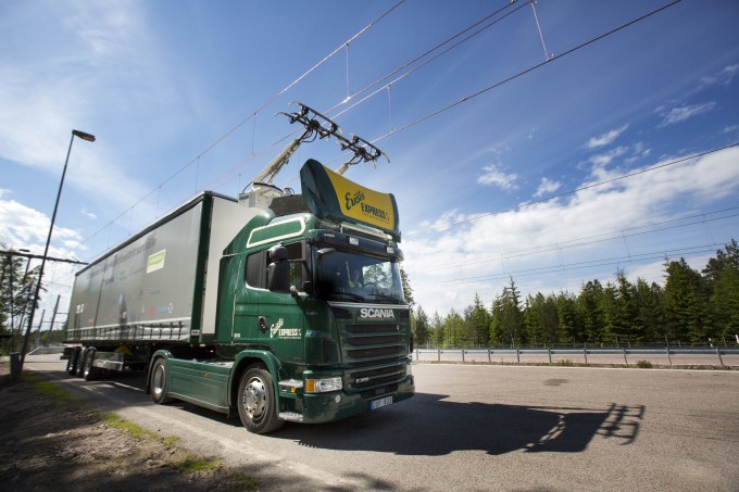 Electric road hybrid truck, Scania G 360 4x2 (Hybrid Truck with Siemens pantograph on the roof) Gävle, Sweden Photo: Tobias Ohls 2016